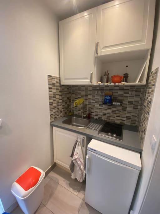 Small Studio Near Eiffel Tower Париж Екстериор снимка