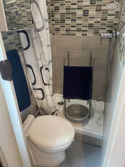 Small Studio Near Eiffel Tower Париж Екстериор снимка